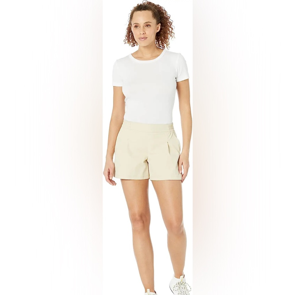 The North Face® || Woman’s Standard tan sports Shorts size 4